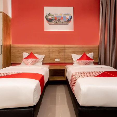 Oyo 3159 Festive Inn Medan Exterior photo