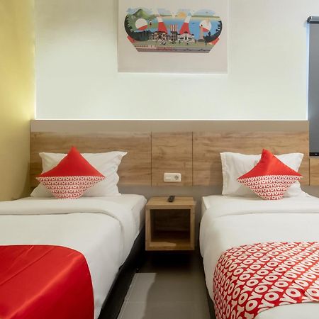 Oyo 3159 Festive Inn Medan Exterior photo