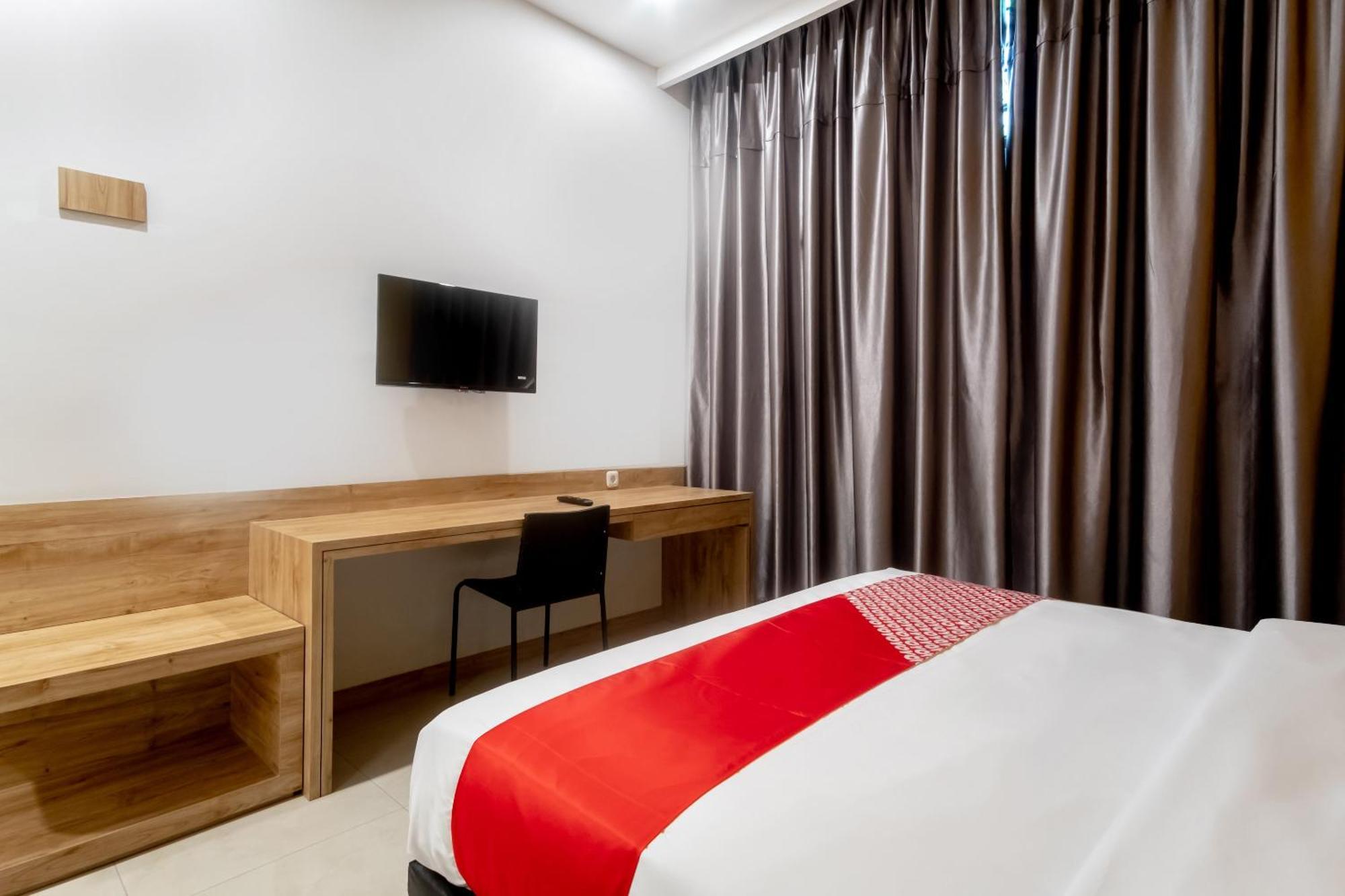 Oyo 3159 Festive Inn Medan Exterior photo