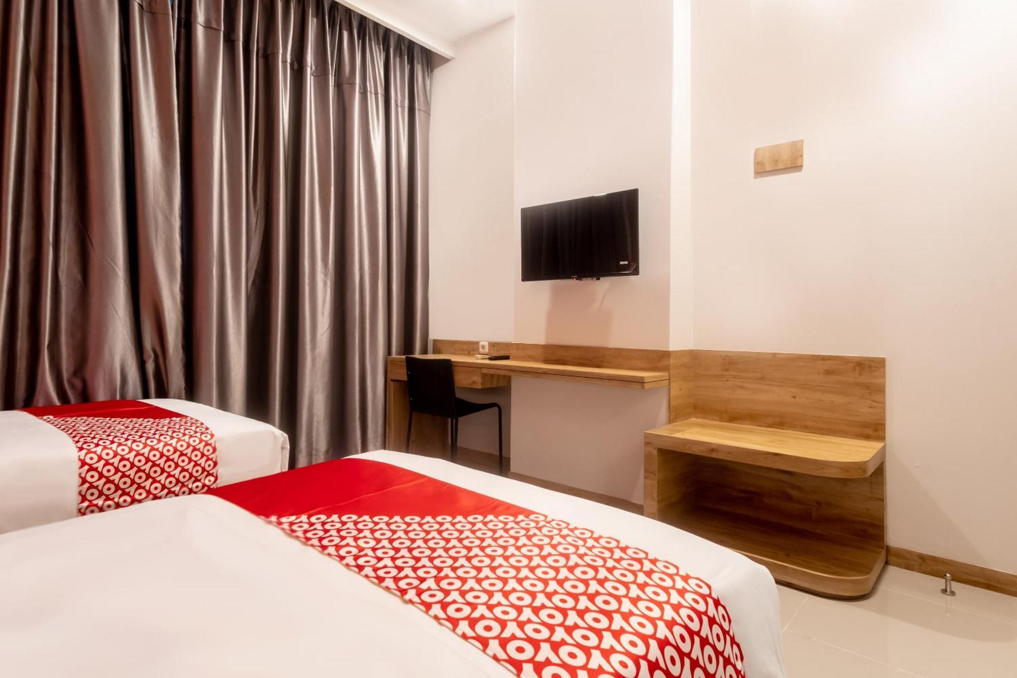 Oyo 3159 Festive Inn Medan Exterior photo