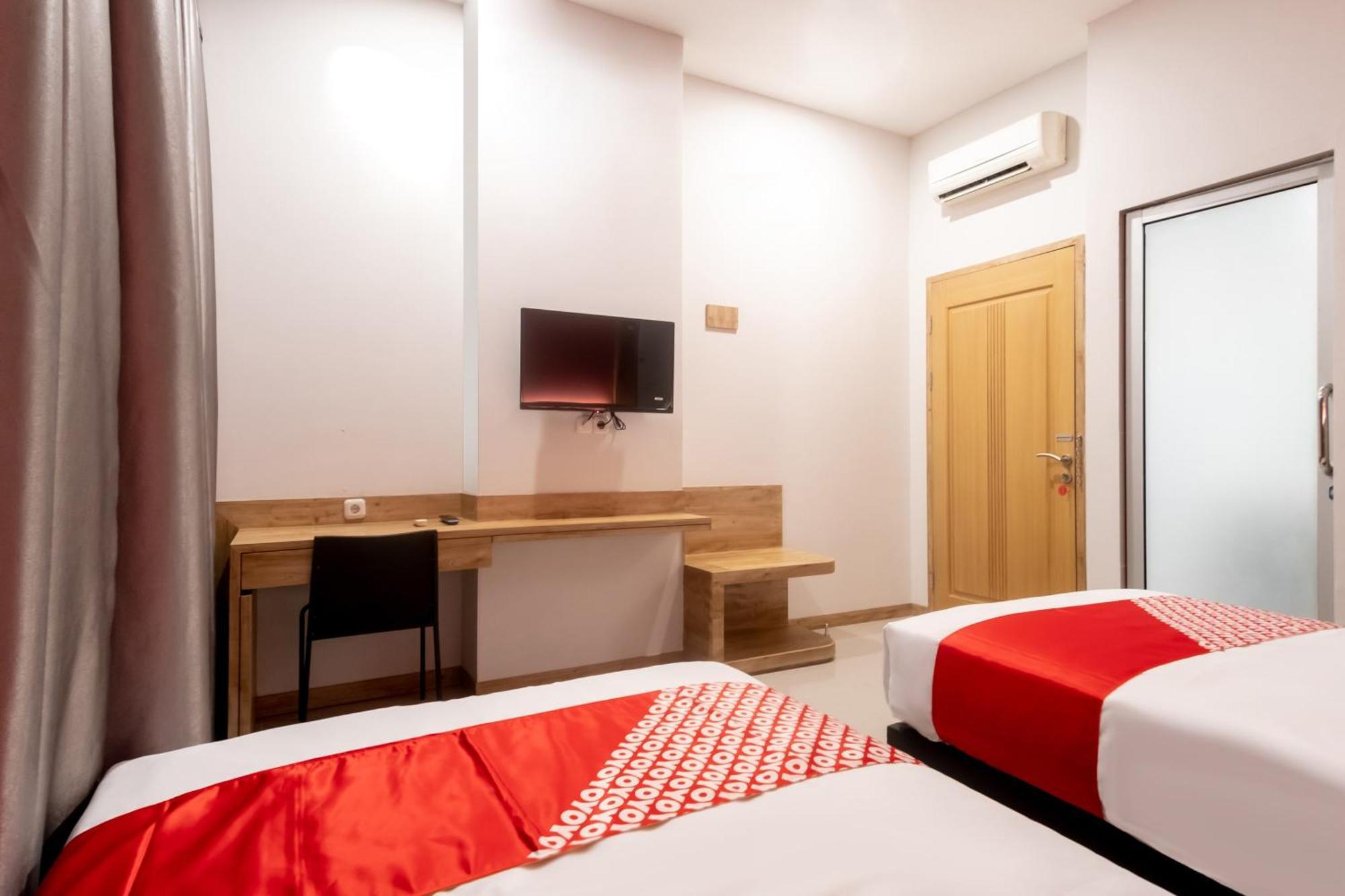 Oyo 3159 Festive Inn Medan Exterior photo
