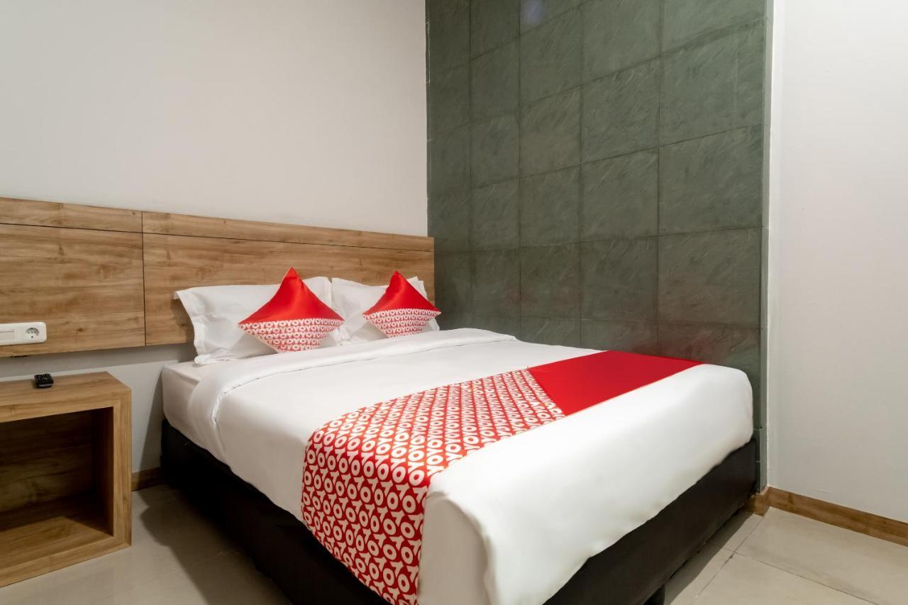 Oyo 3159 Festive Inn Medan Exterior photo