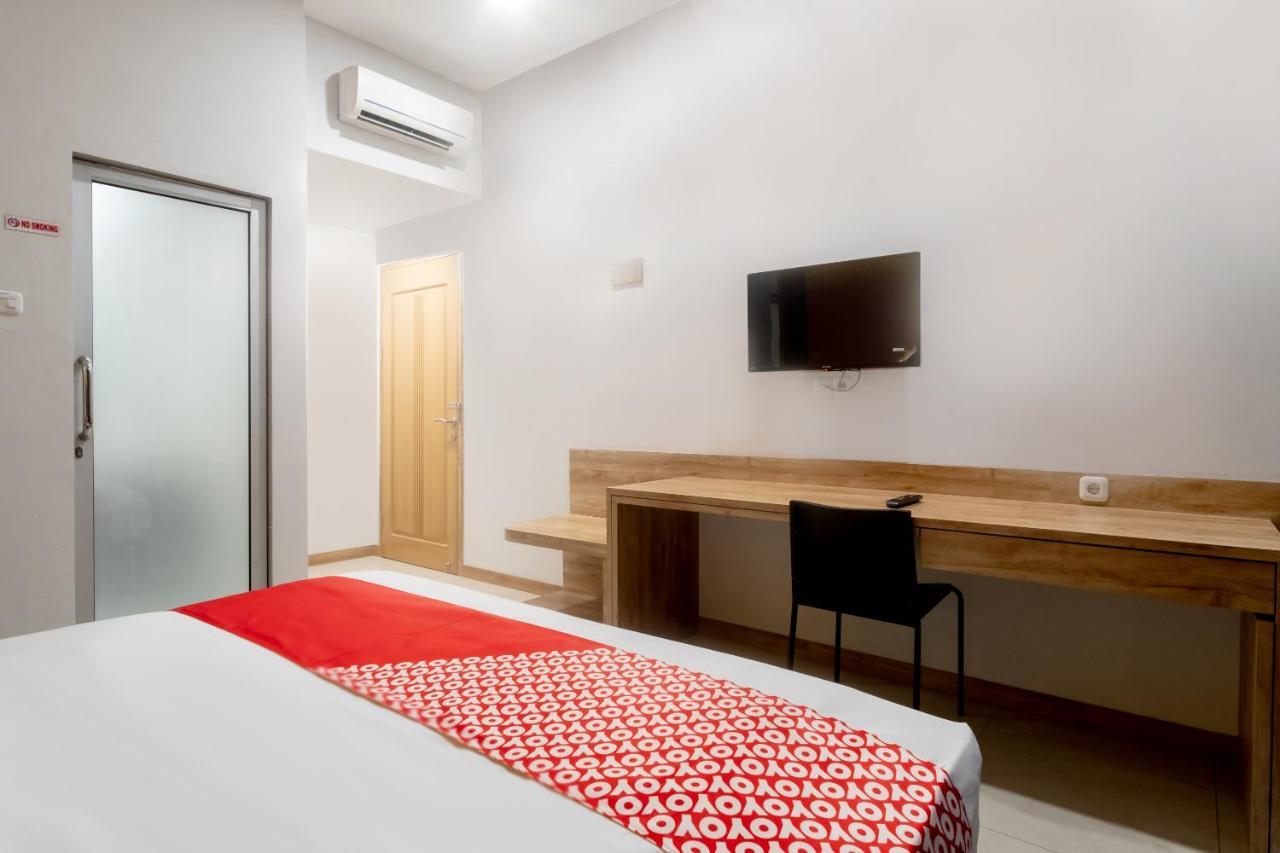 Oyo 3159 Festive Inn Medan Exterior photo