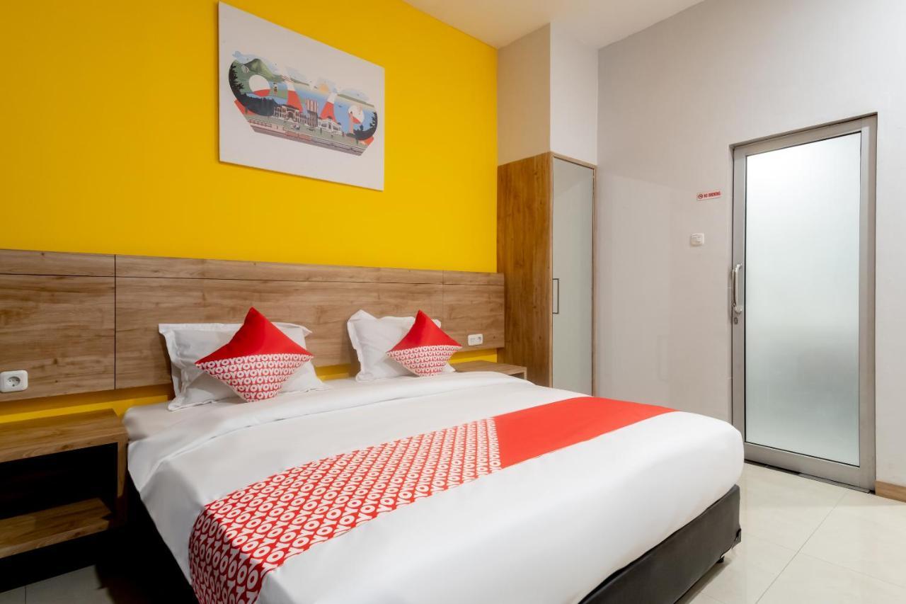 Oyo 3159 Festive Inn Medan Exterior photo