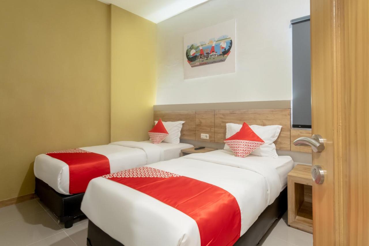 Oyo 3159 Festive Inn Medan Exterior photo