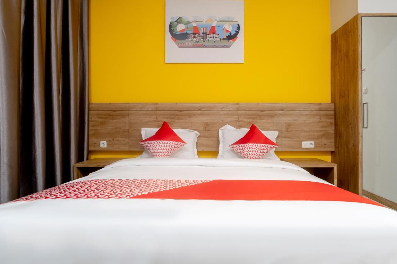 Oyo 3159 Festive Inn Medan Exterior photo