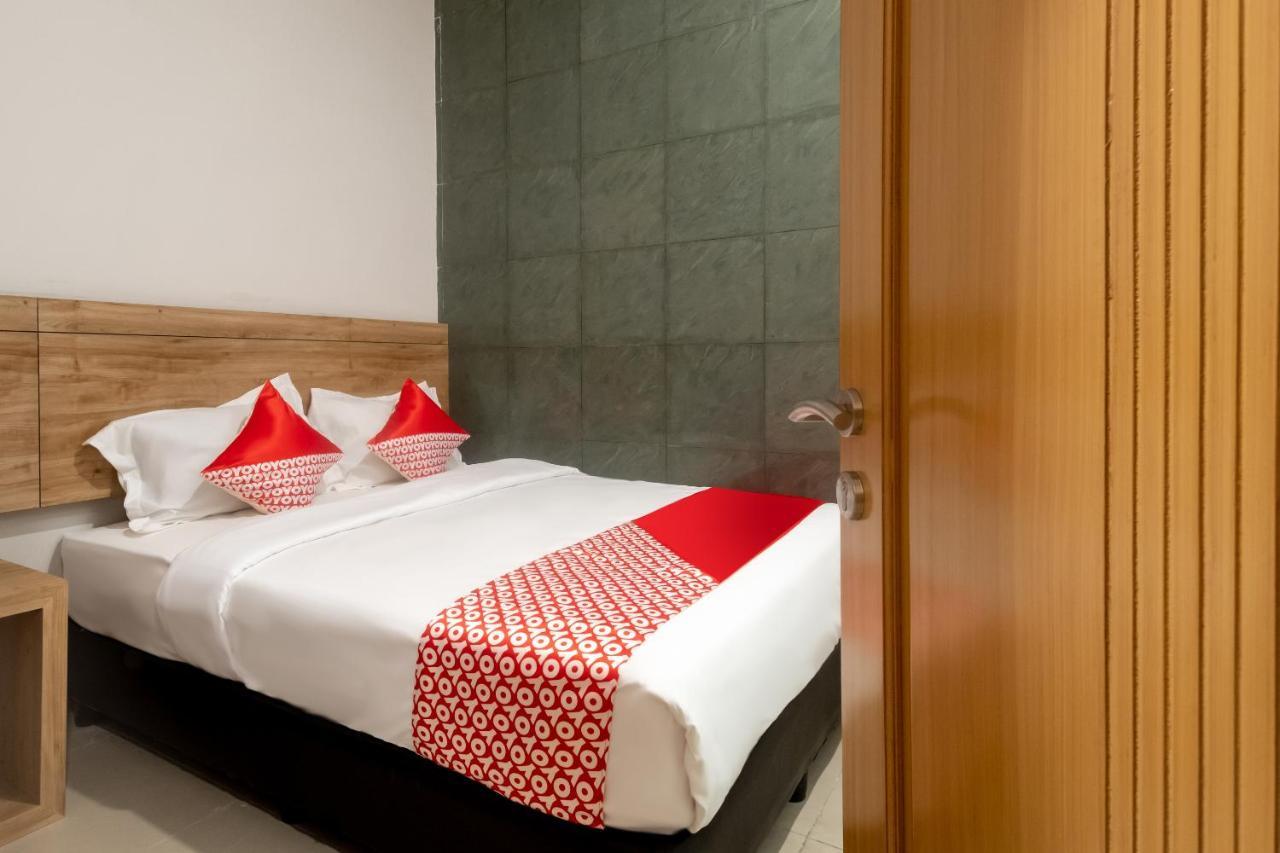 Oyo 3159 Festive Inn Medan Exterior photo