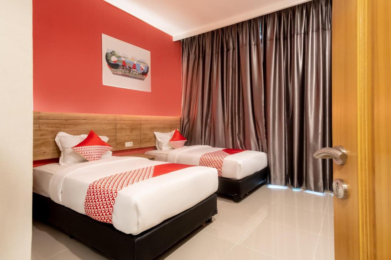 Oyo 3159 Festive Inn Medan Exterior photo